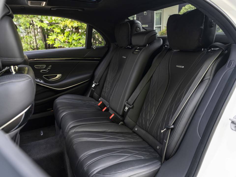 Image 29/33 of Mercedes-Benz S 63 AMG S 4MATIC (2019)