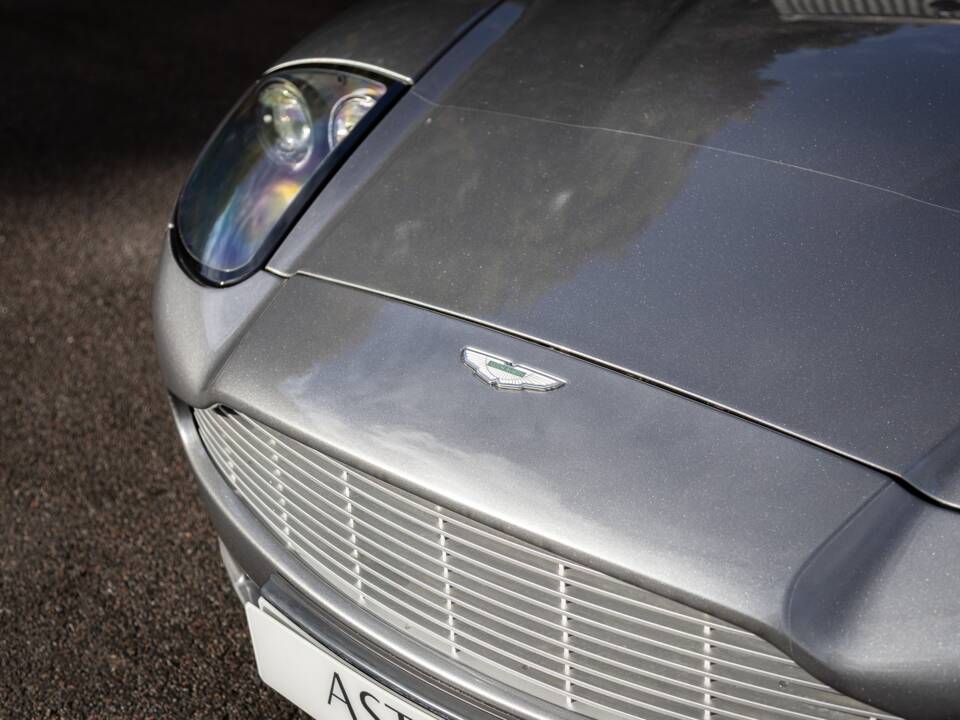 Image 13/30 of Aston Martin V12 Vanquish (2002)