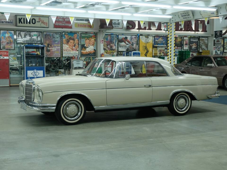 Image 3/50 of Mercedes-Benz 300 SE (1966)