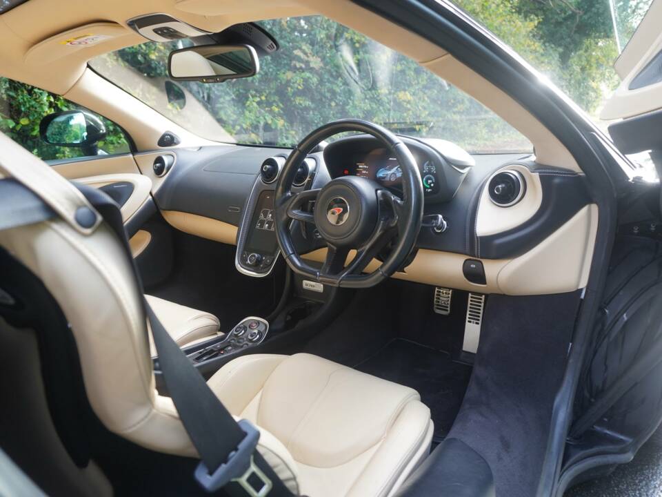 Image 11/16 of McLaren 570GT (2017)
