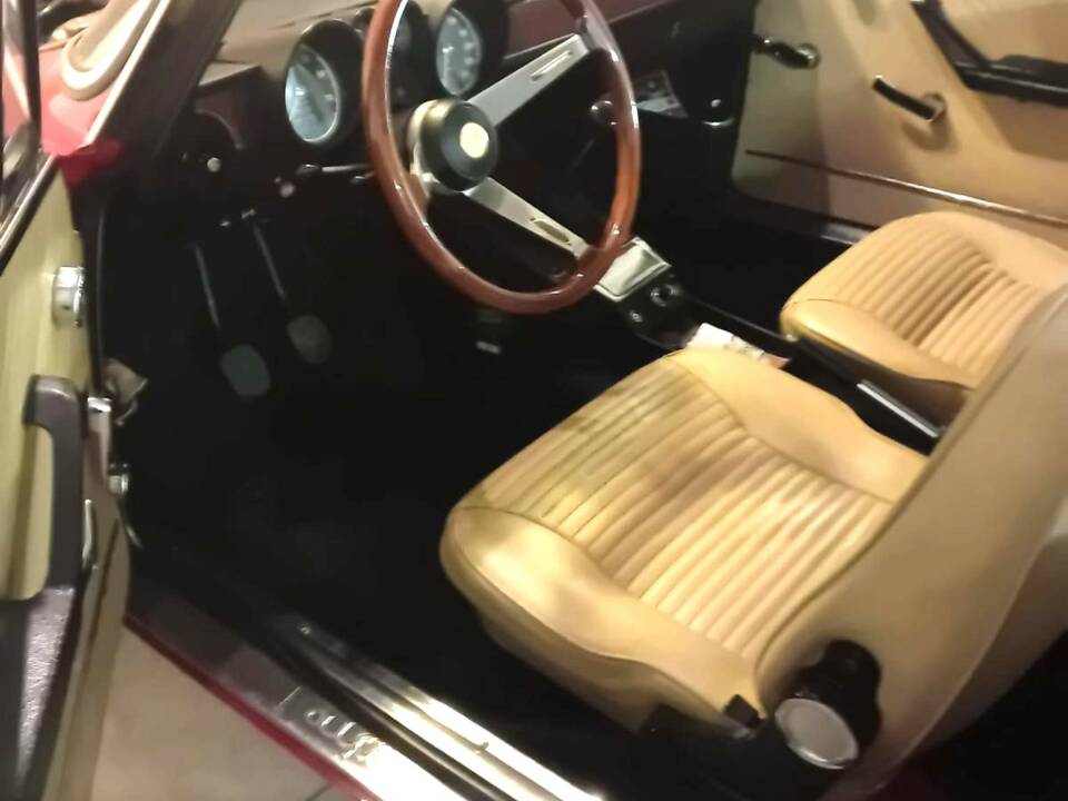 Image 2/4 de Alfa Romeo 2000 GT Veloce (1973)