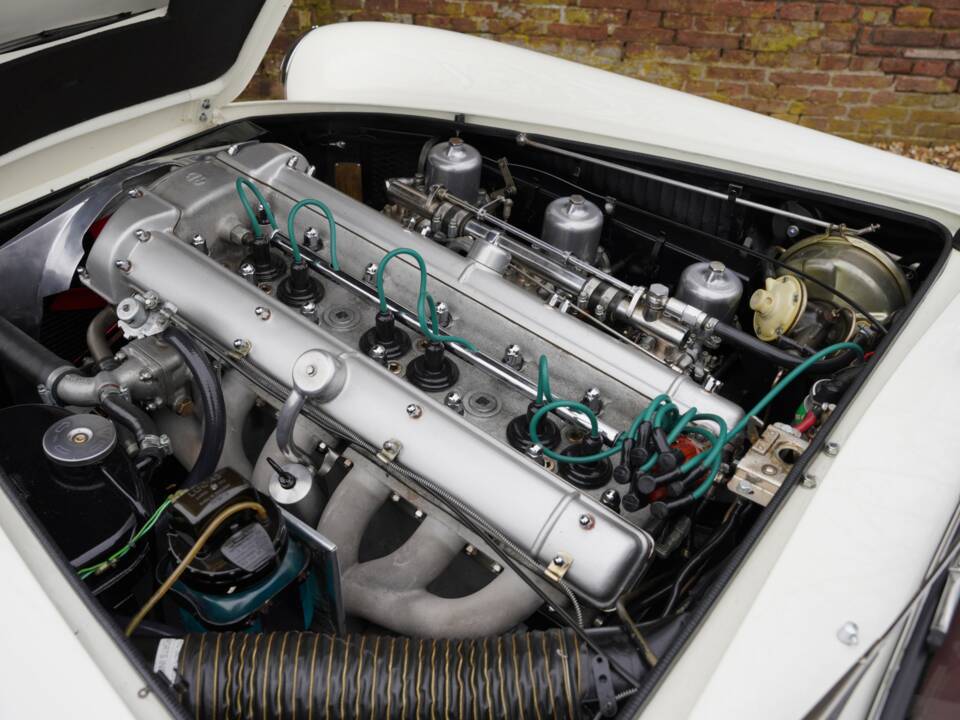 Afbeelding 37/50 van Aston Martin DB 4 (1961)
