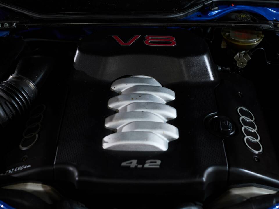 Image 70/113 of Audi S6 Plus Avant (1996)