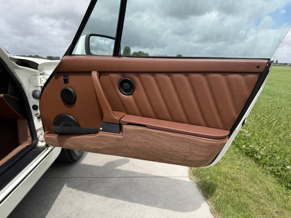 Image 40/62 of Porsche 911 Carrera 2 (1990)