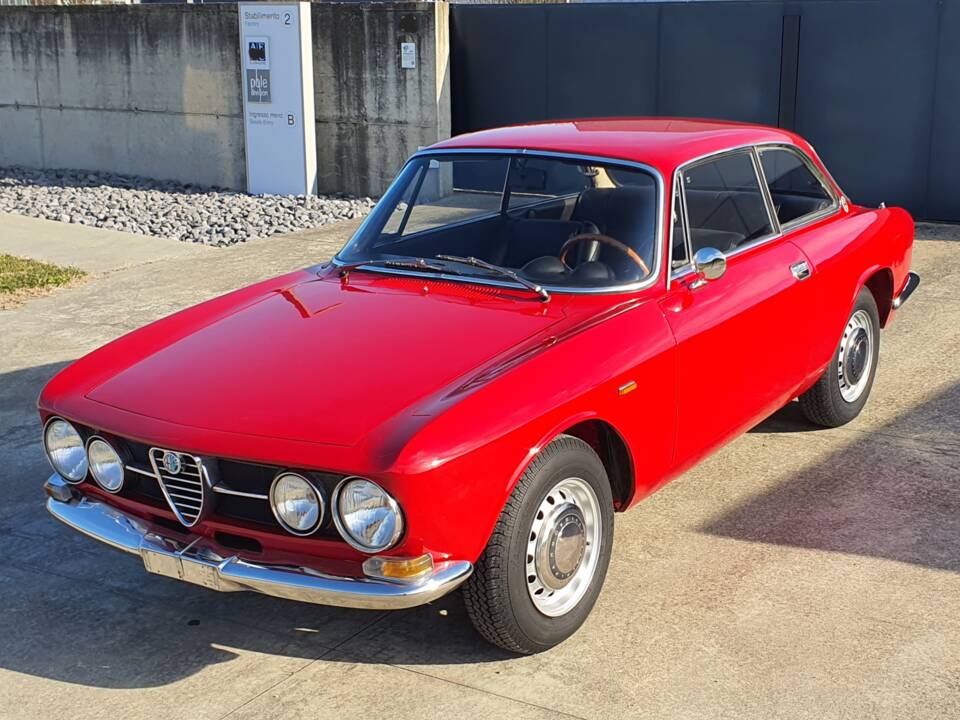 Image 15/50 of Alfa Romeo 1750 GT Veloce (1969)