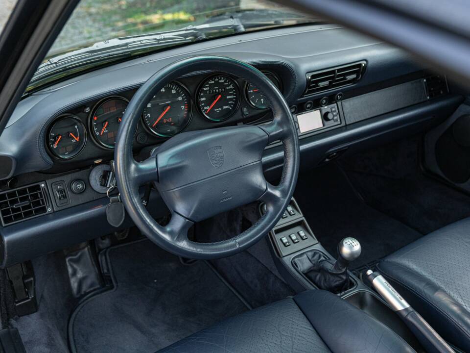 Immagine 27/50 di Porsche 911 Carrera 4S (1996)