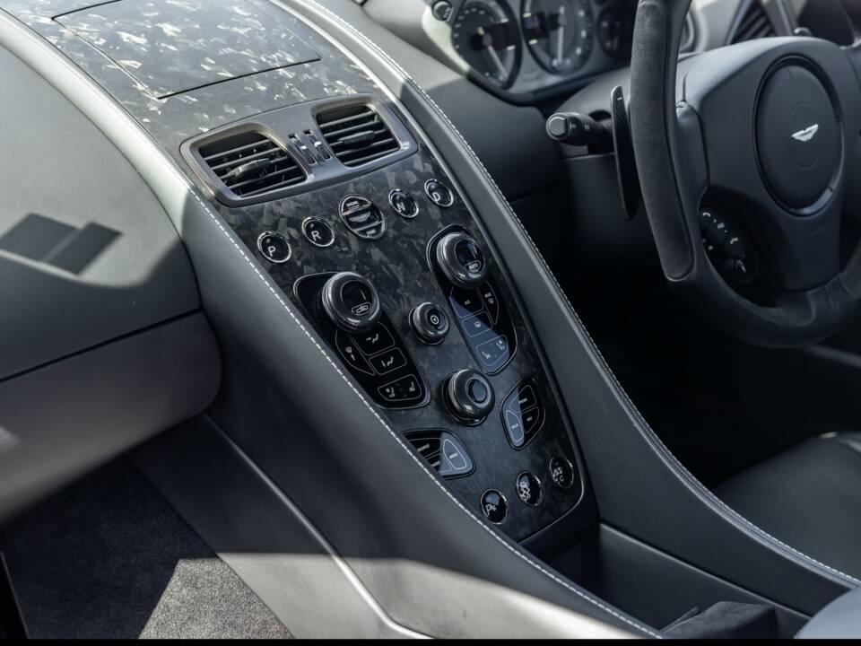 Image 40/57 of Aston Martin Vanquish S (2018)