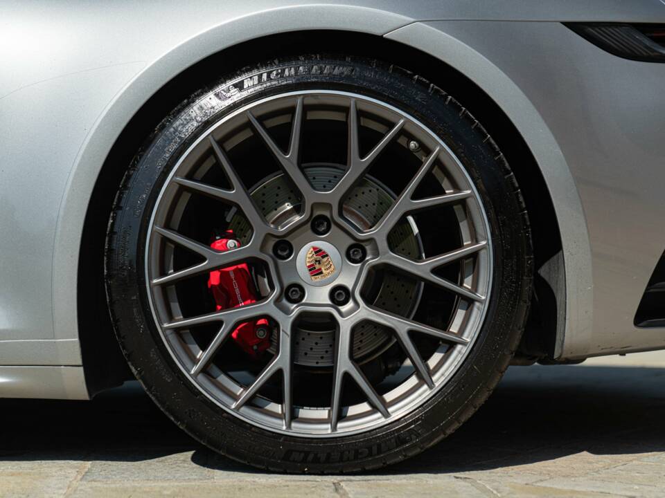 Image 34/50 of Porsche 911 Carrera 4S (2019)