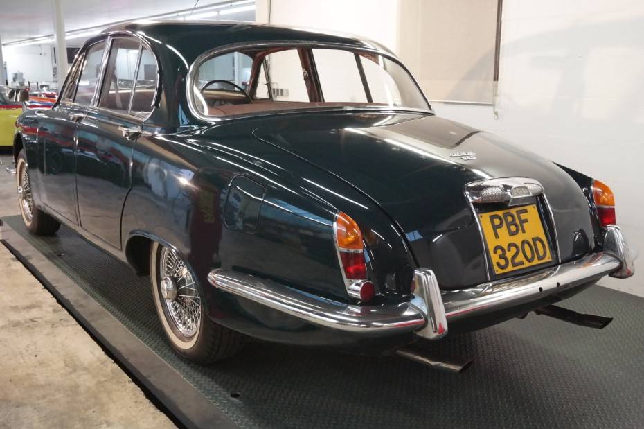 Image 24/29 of Jaguar S-Type 3.4 (1966)
