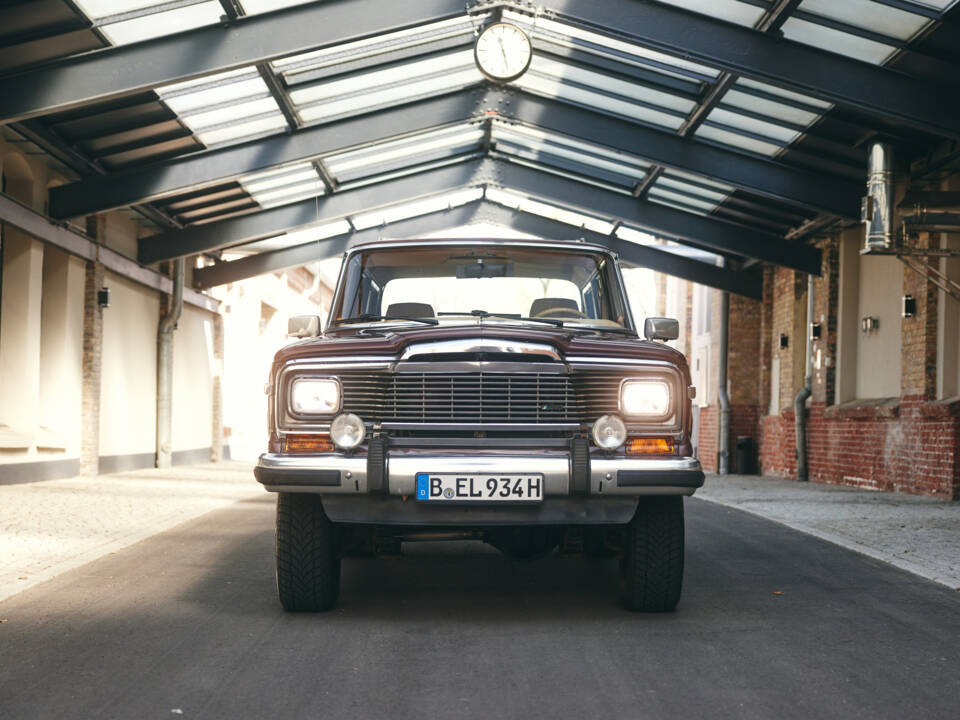 Image 1/96 of Jeep Wagoneer Limited (1982)