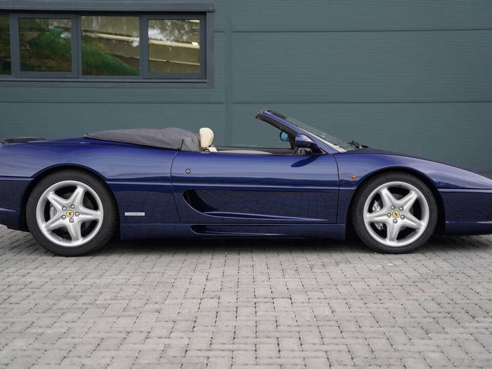 Image 3/50 de Ferrari F 355 Spider (1998)