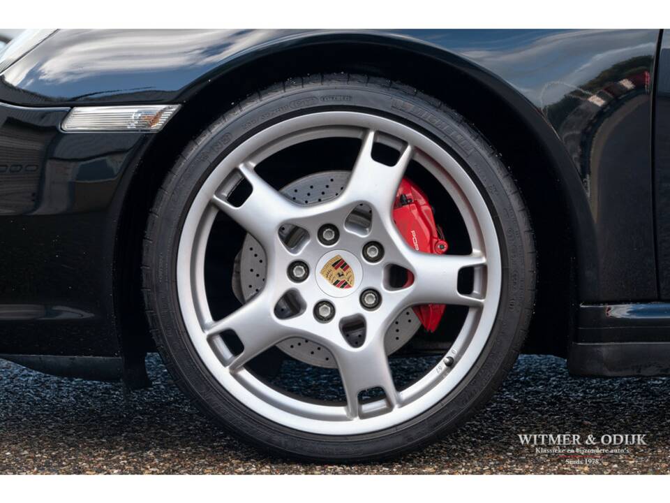 Bild 18/29 von Porsche 911 Carrera 4S (2006)