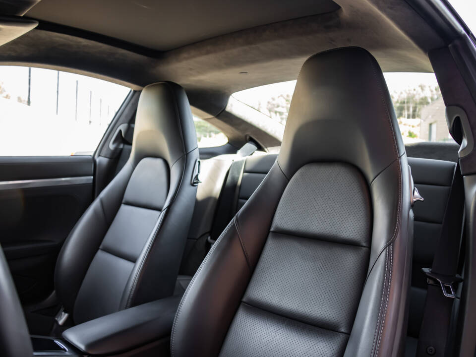 Image 19/50 of Porsche 911 Carrera 4S (2013)