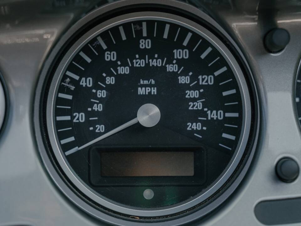 Image 115/185 of BMW Z8 (2001)