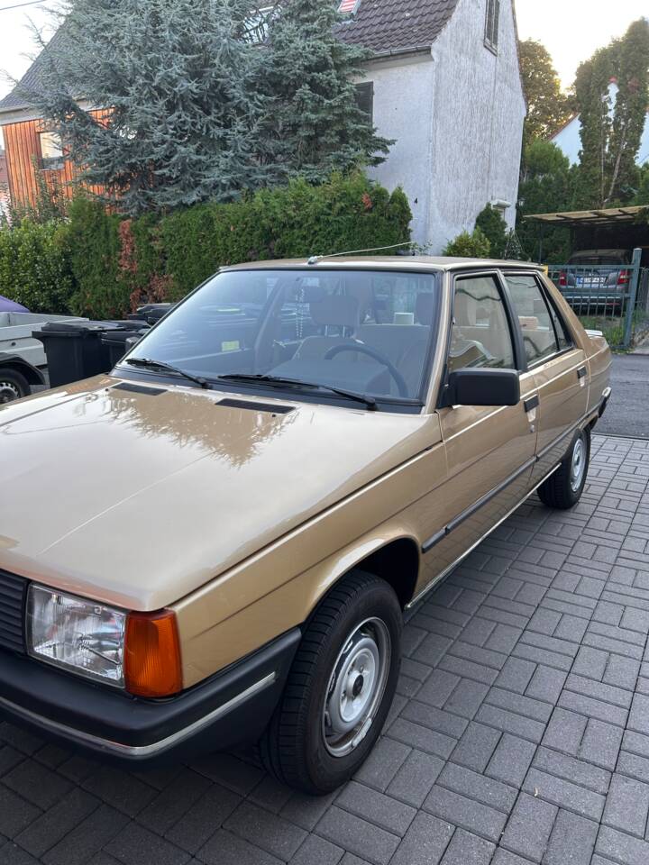 Image 1/8 of Renault R 9 (1983)