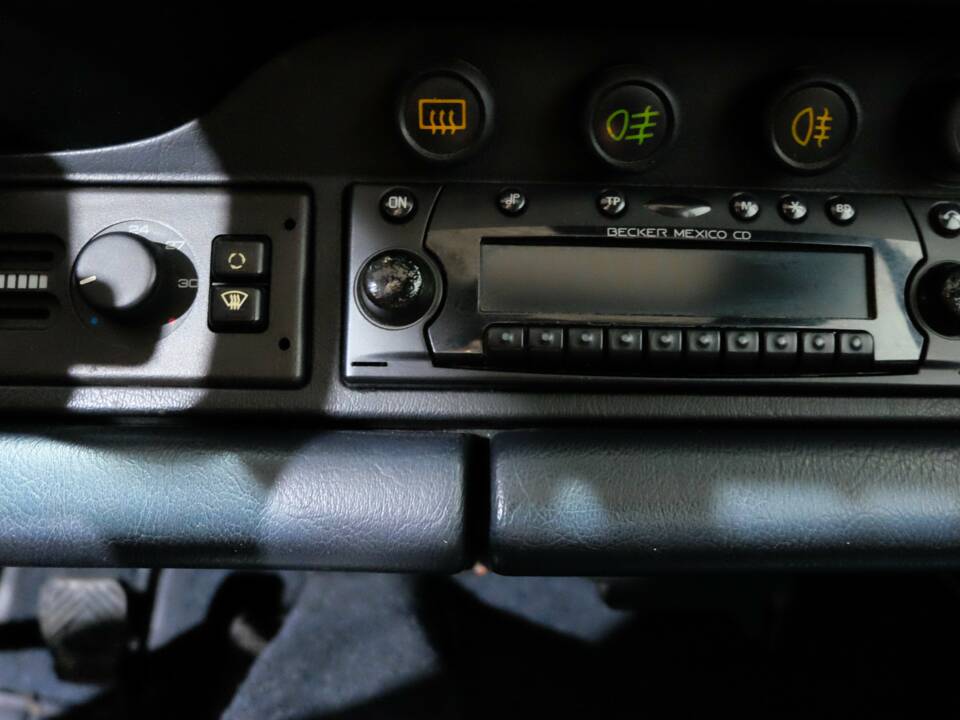 Imagen 9/26 de Porsche 911 Carrera 4 (1992)
