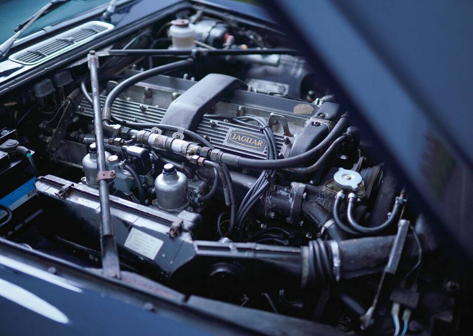 Image 5/26 de Jaguar XJ 6 L 4.2 (1976)