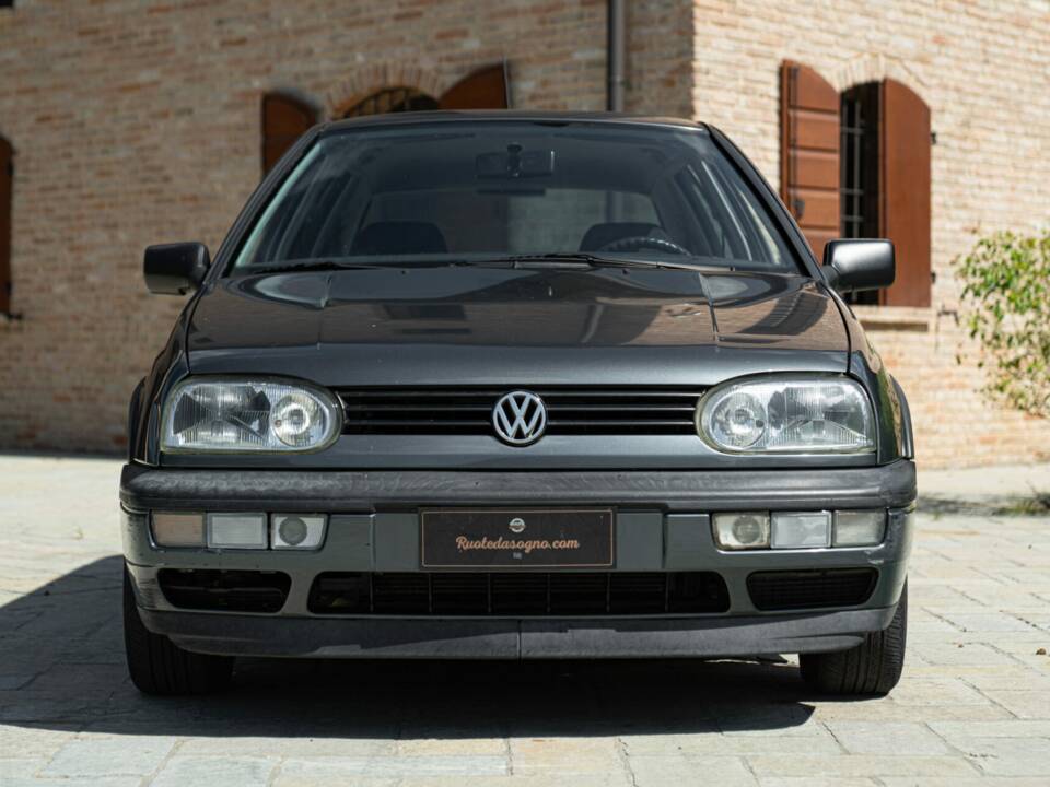 Image 3/37 of Volkswagen Golf III 1.6 (1997)