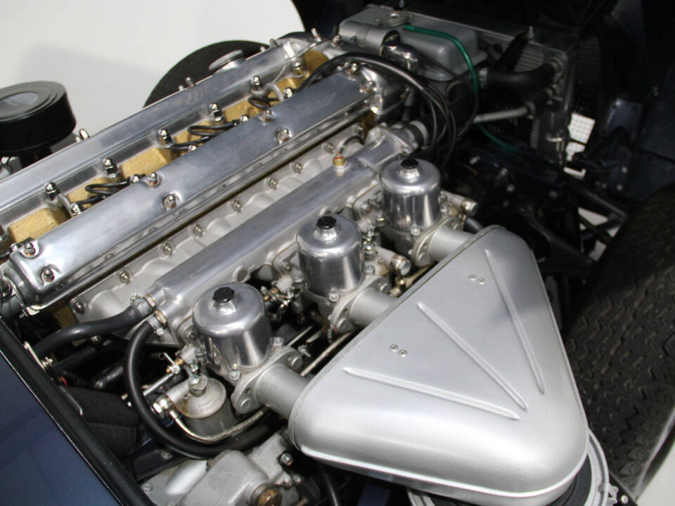 Bild 39/39 von Jaguar E-Type 4.2 (1966)