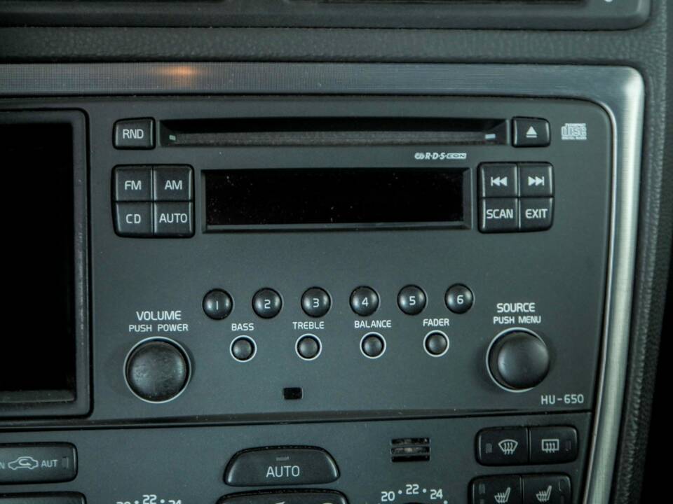 Bild 18/48 von Volvo V 70 2.4 (2006)