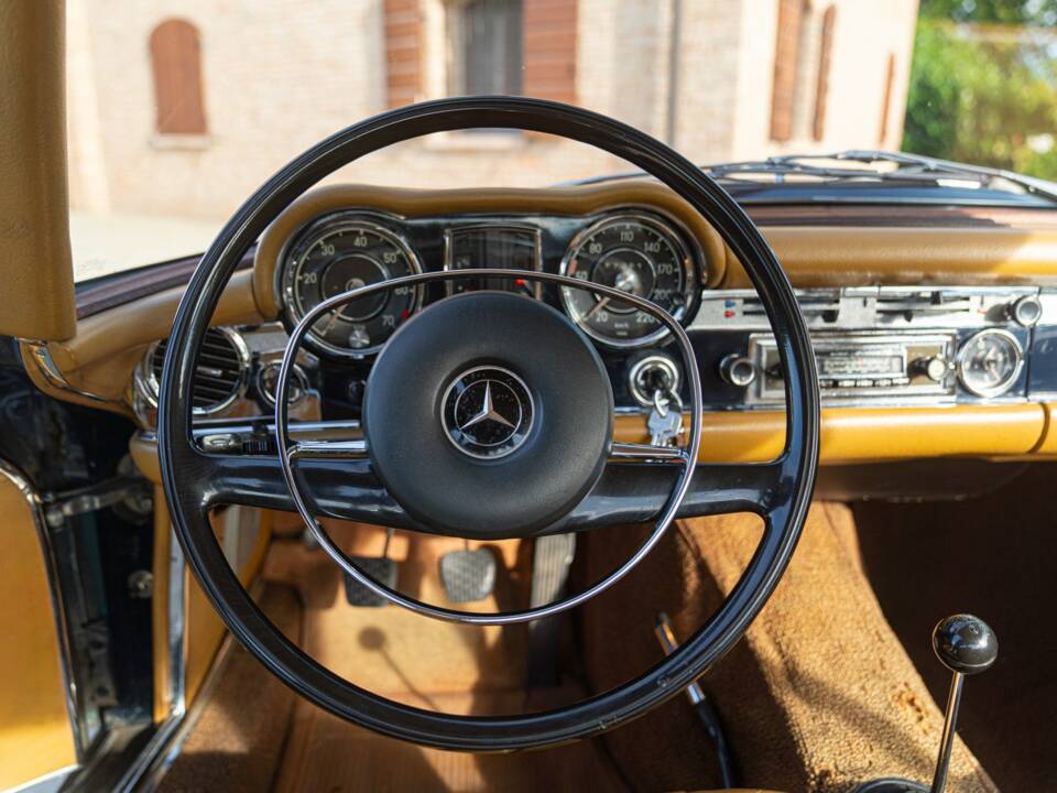 Image 45/50 de Mercedes-Benz 280 SL (1969)