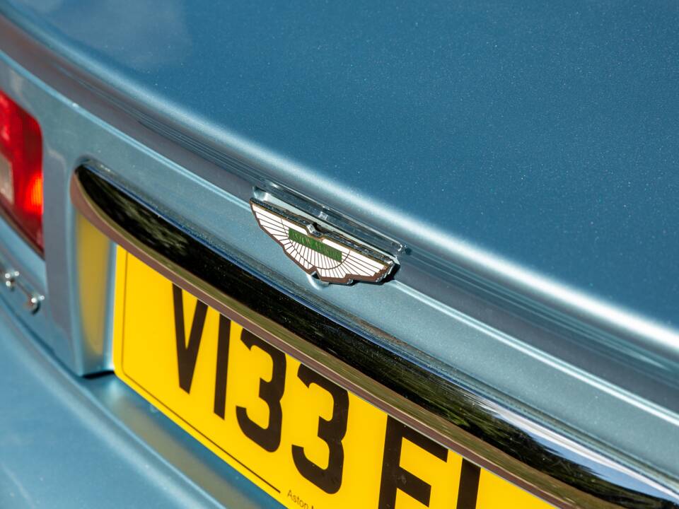 Immagine 9/46 di Aston Martin DB 7 Vantage Volante (2000)