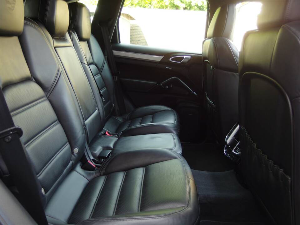 Bild 70/98 von Porsche Cayenne Turbo (2010)