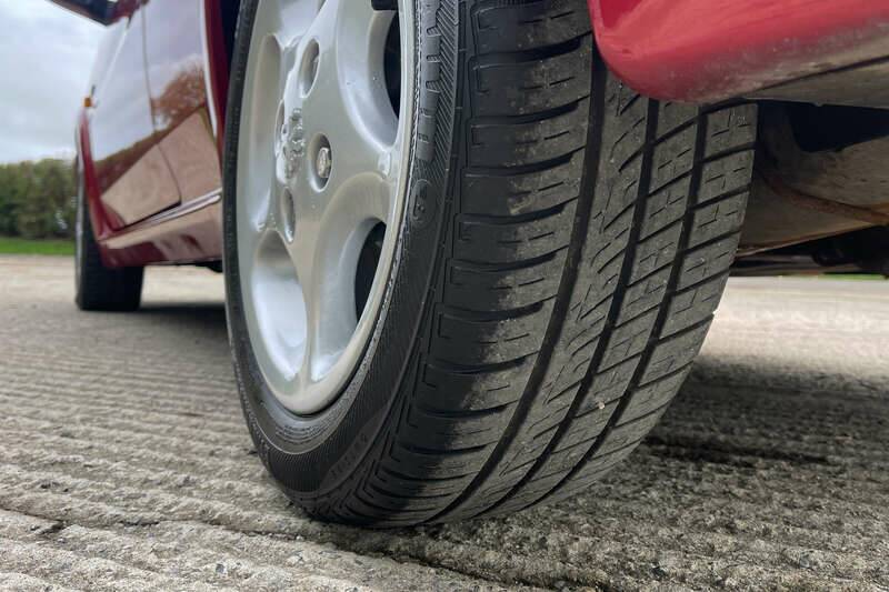 Image 49/50 of Peugeot 106 1.6 GTI 16V (1998)