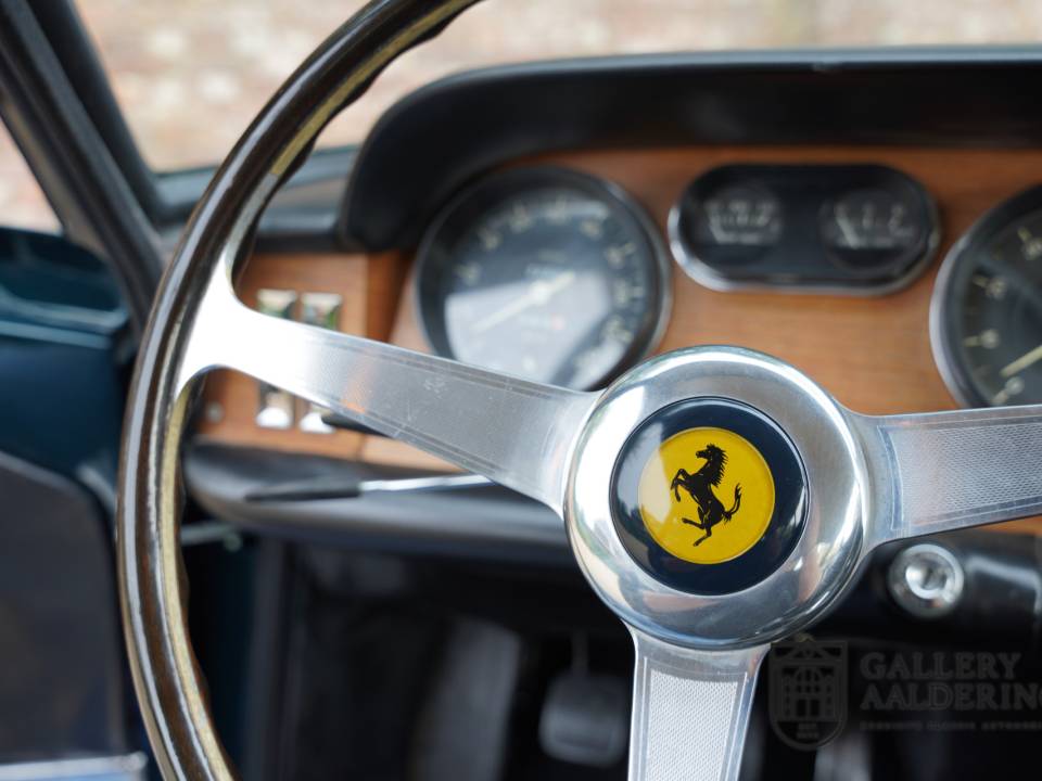 Bild 44/50 von Ferrari 330 GT 2+2 (1965)