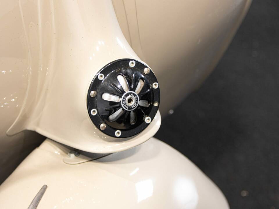 Image 14/50 de Piaggio Vespa 125 (1959)