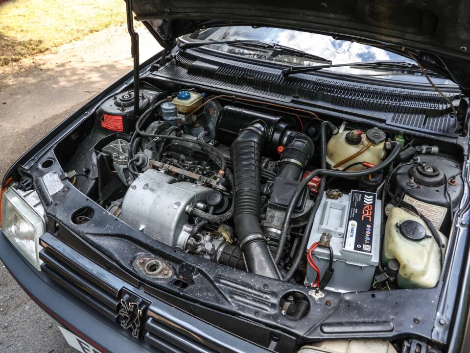 Bild 21/33 von Peugeot 205 GTi 1.9 (1987)
