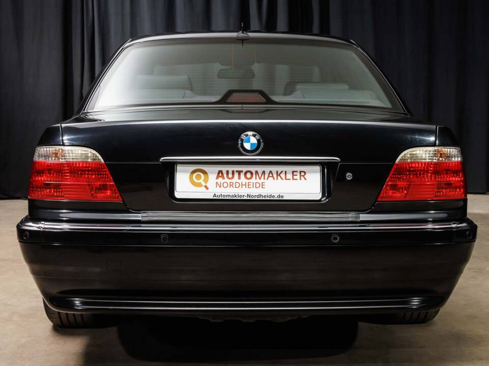 Image 33/41 of BMW 750i (2000)