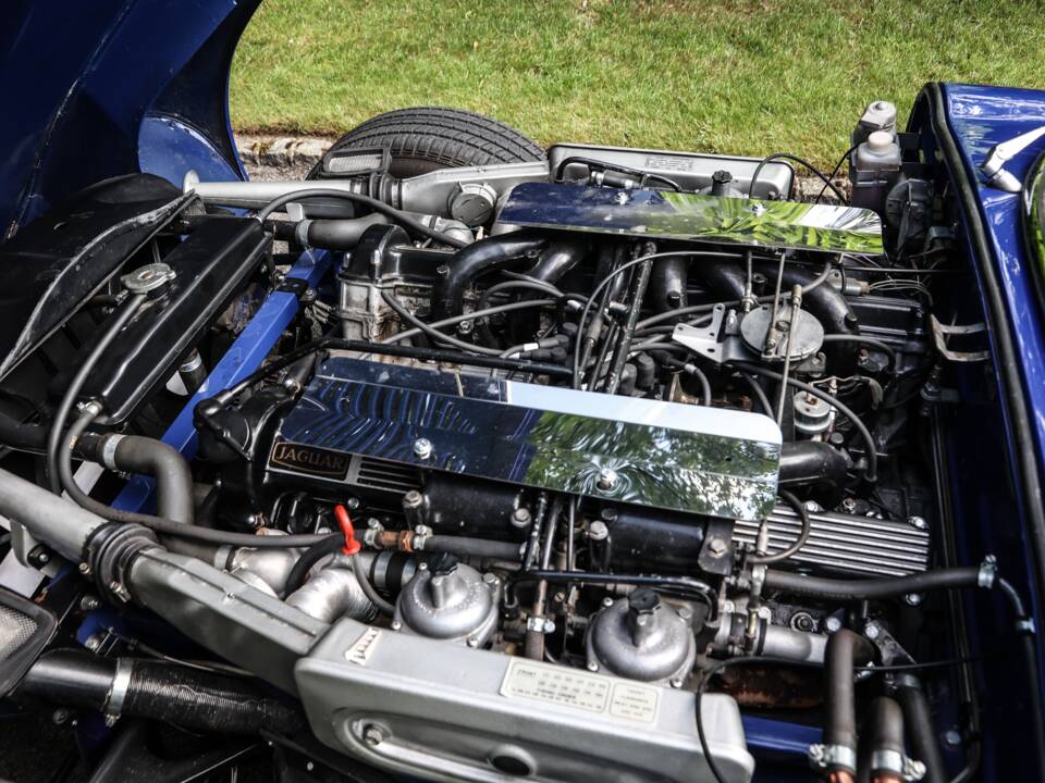 Image 28/43 de Jaguar Type E V12 (1974)