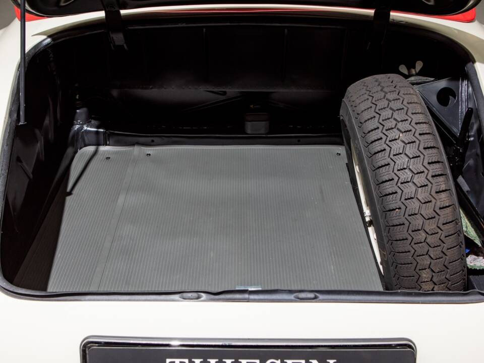 Image 21/28 of Mercedes-Benz 190 SL (1961)