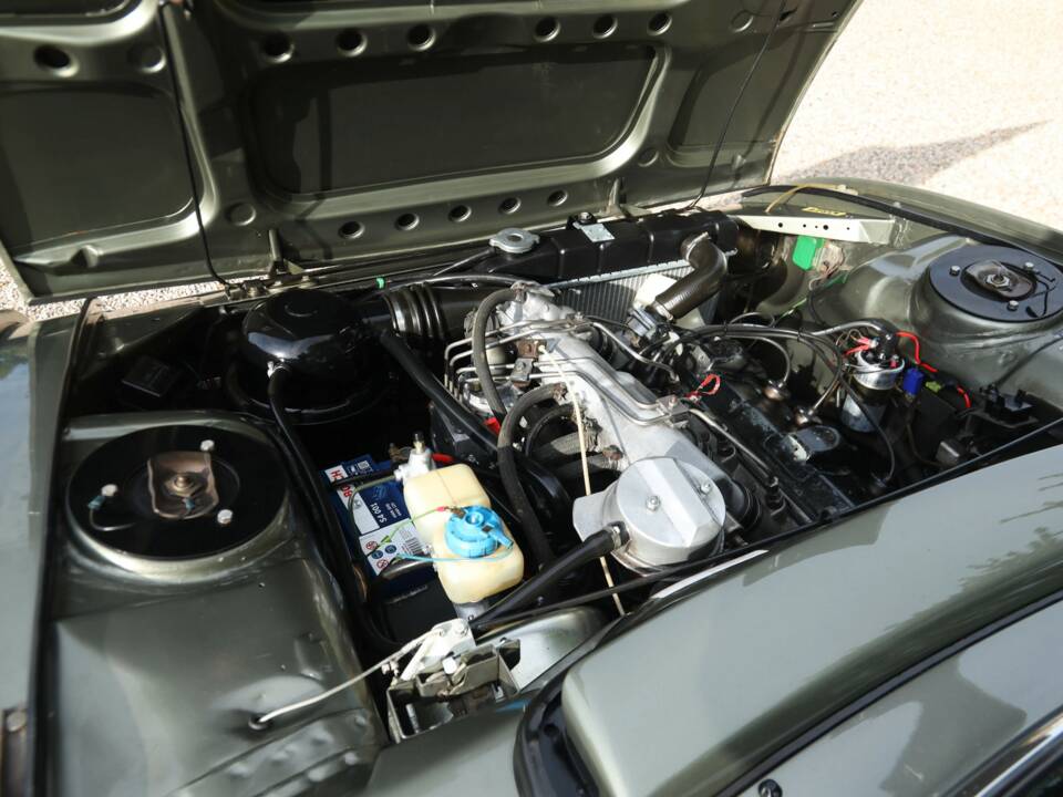 Image 27/50 of Peugeot 504 Convertible (1981)