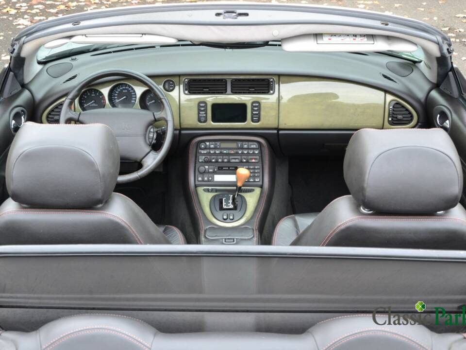 Image 38/50 of Jaguar XKR &quot;Silverstone&quot; (2000)