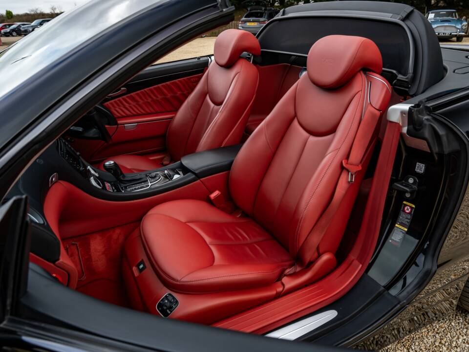 Image 17/47 of Mercedes-Benz SL 600 (2004)