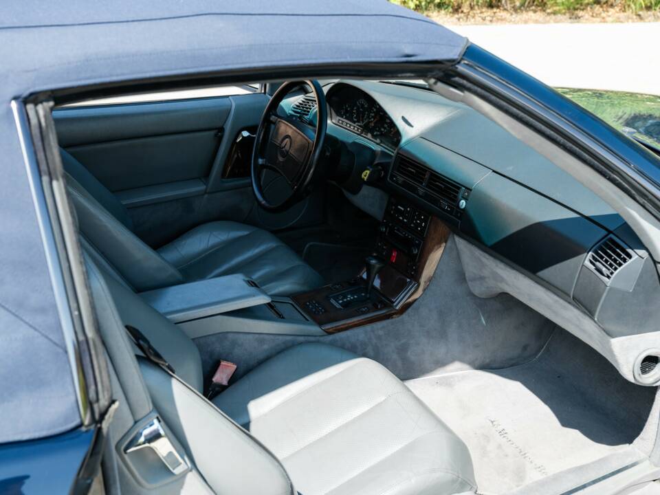 Image 39/45 of Mercedes-Benz 500 SL (1990)