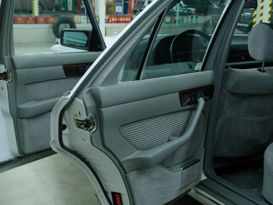 Bild 38/50 von Mercedes-Benz 500 SE (1990)