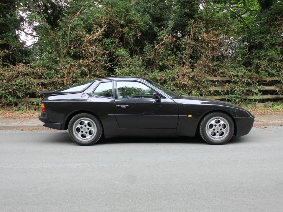 Image 7/9 of Porsche 944 Turbo (1987)