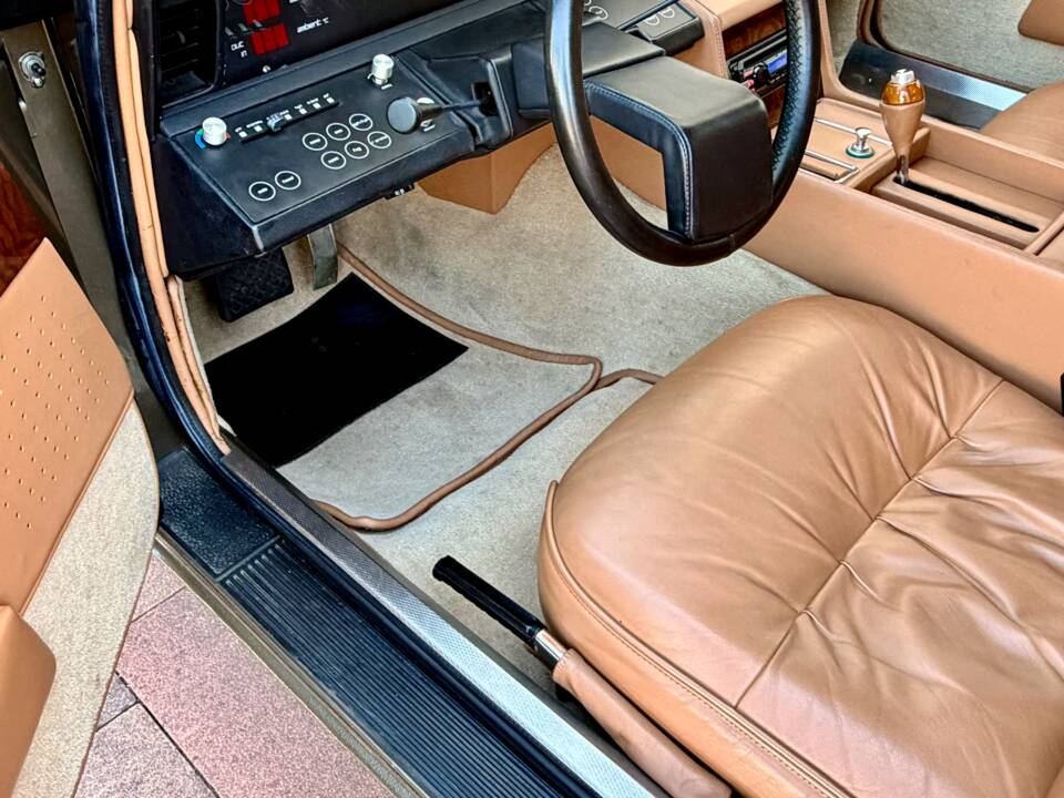 Image 13/18 of Aston Martin Lagonda (1982)