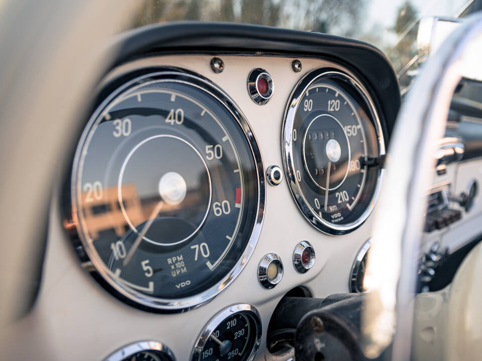 Image 23/42 de Mercedes-Benz 190 SL (1961)