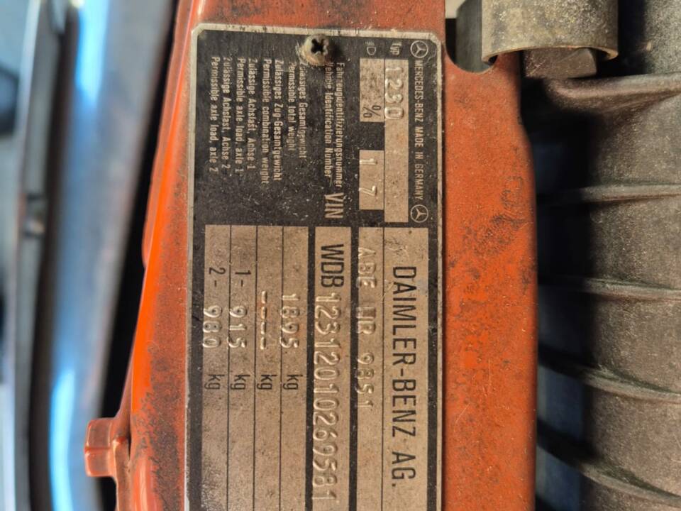 Image 36/41 of Mercedes-Benz 200 D (1981)