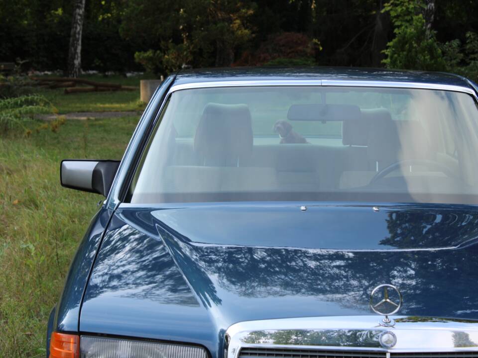 Image 4/51 de Mercedes-Benz 500 SE (1984)