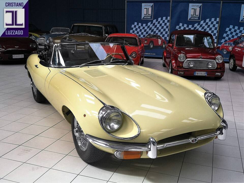 Image 10/51 de Jaguar E-Type (1970)
