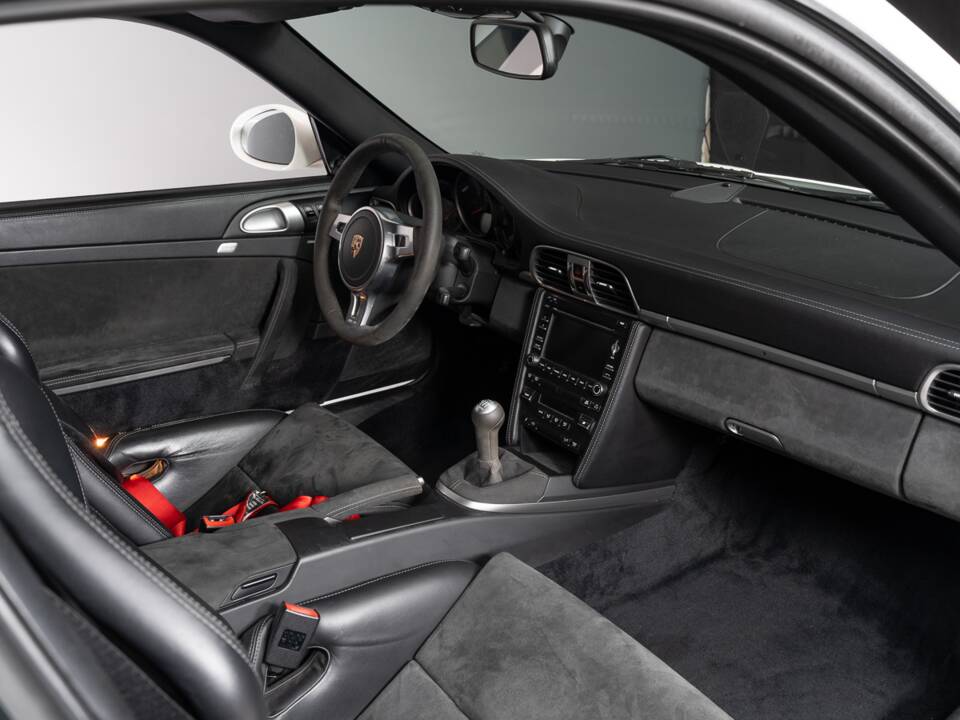 Imagen 26/46 de Porsche 911 Carrera GTS (2011)