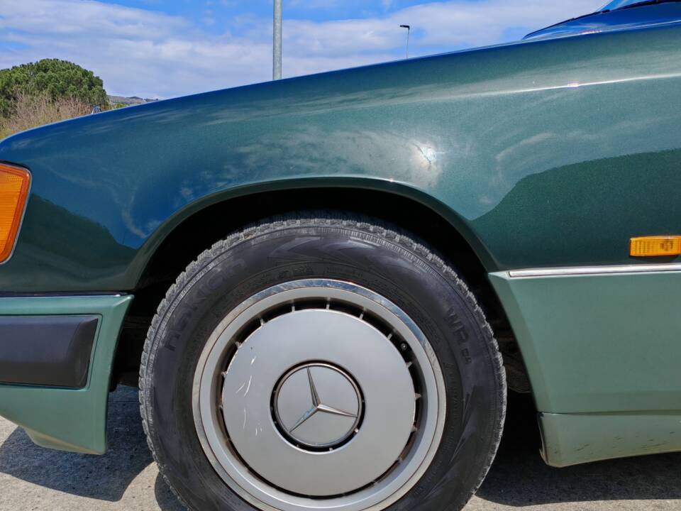 Imagen 13/37 de Mercedes-Benz 200 E (1989)