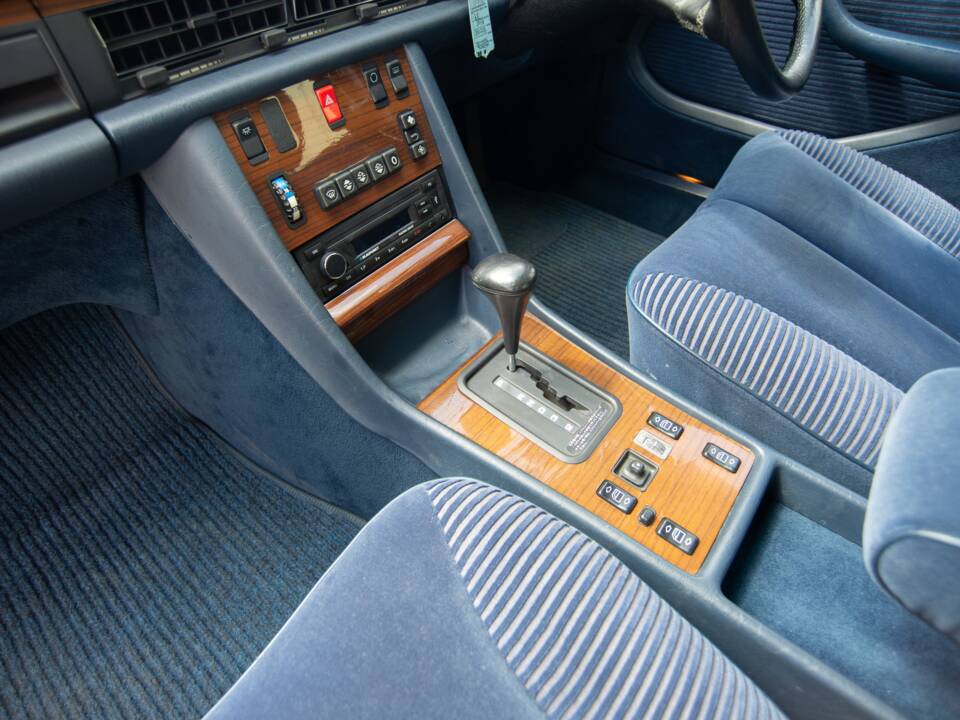 Bild 18/29 von Mercedes-Benz 300 SE (1990)