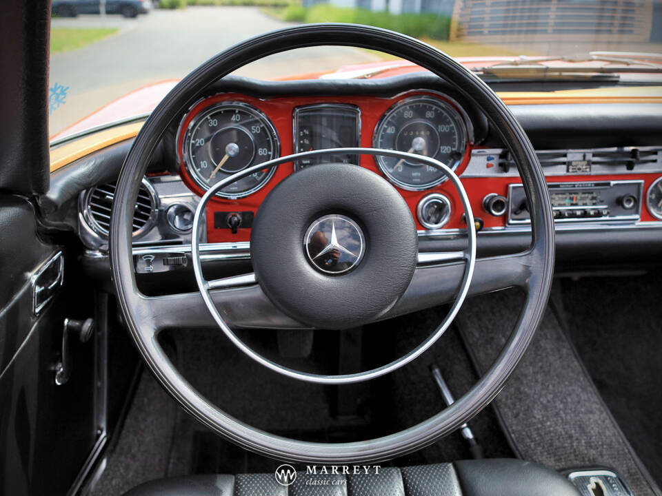 Image 49/70 of Mercedes-Benz 280 SL (1969)