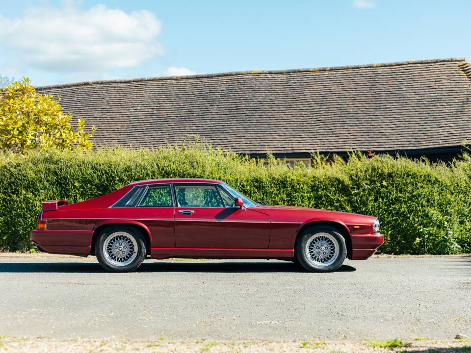 Image 45/50 of Jaguar XJR-S V12 Le Mans (1991)